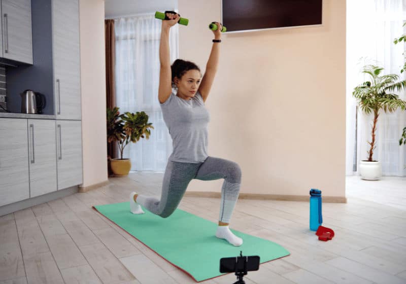 Treinamento funcional em casa: circuito de 21 minutos